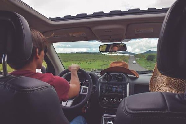 Voyager sur la route : les avantages et les inconvénients que vous devez savoir