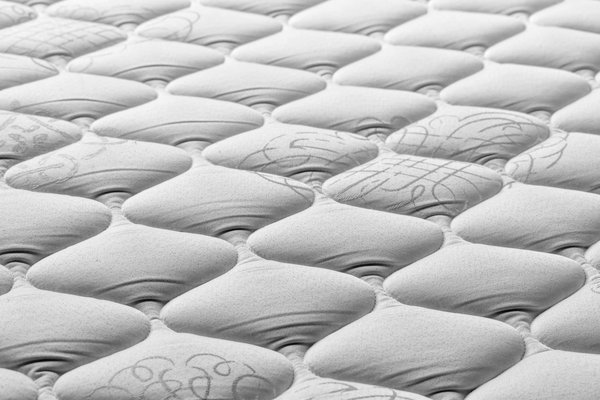 Quand Profiter des Promotions des Fabricants de Matelas ? Guide pour des Nuits Paisibles à Petits Prix